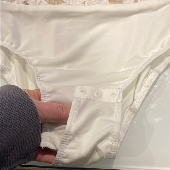 Hello Molly Lace Bodysuit - Picture 4 of 9